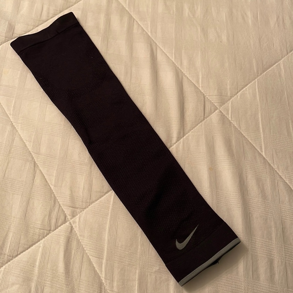Men’s Nike Pro Combat Black Arm Sleeve - Size Small/Medium